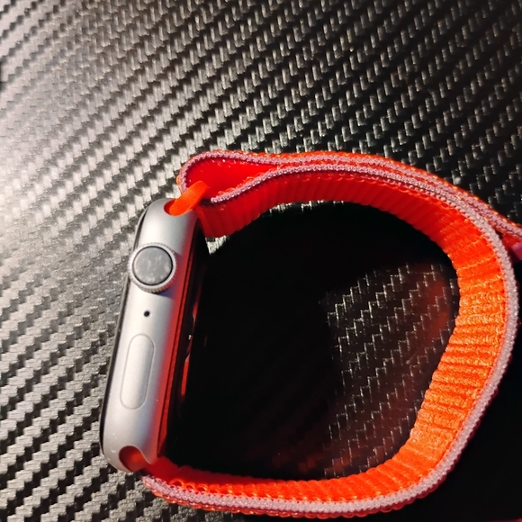 Apple watch series 4 - Picture 2 of 4